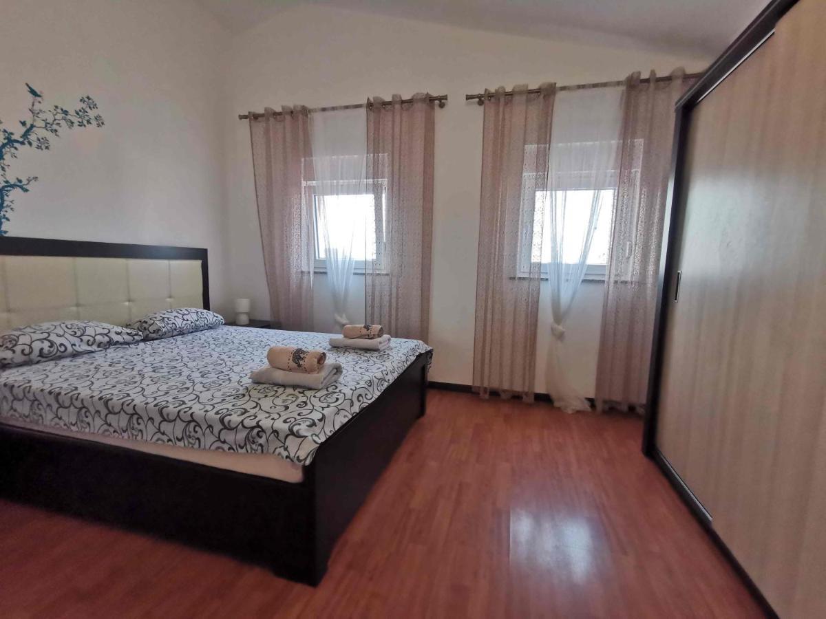 Apartmani Viktorija Fažana エクステリア 写真
