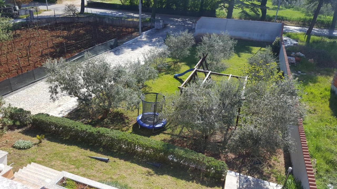 Apartmani Viktorija Fažana エクステリア 写真