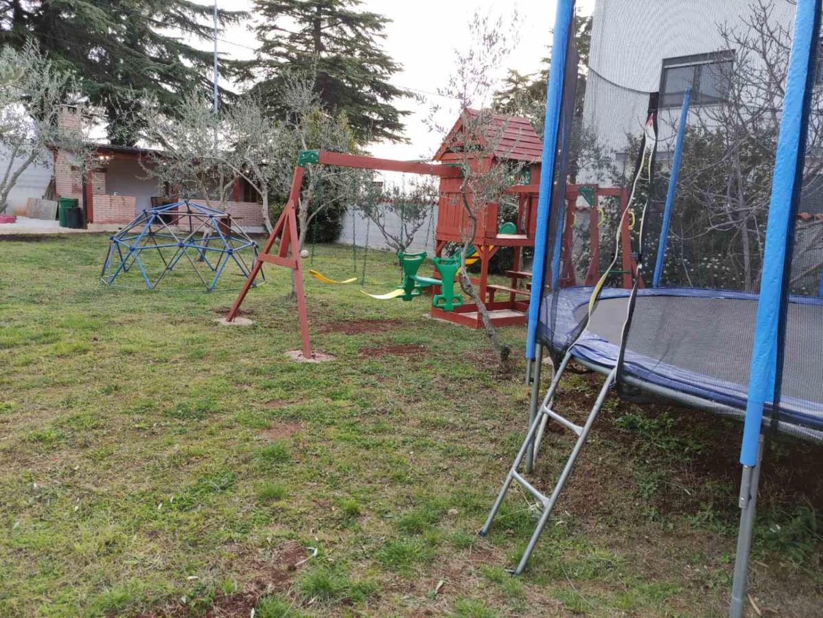 Apartmani Viktorija Fažana エクステリア 写真