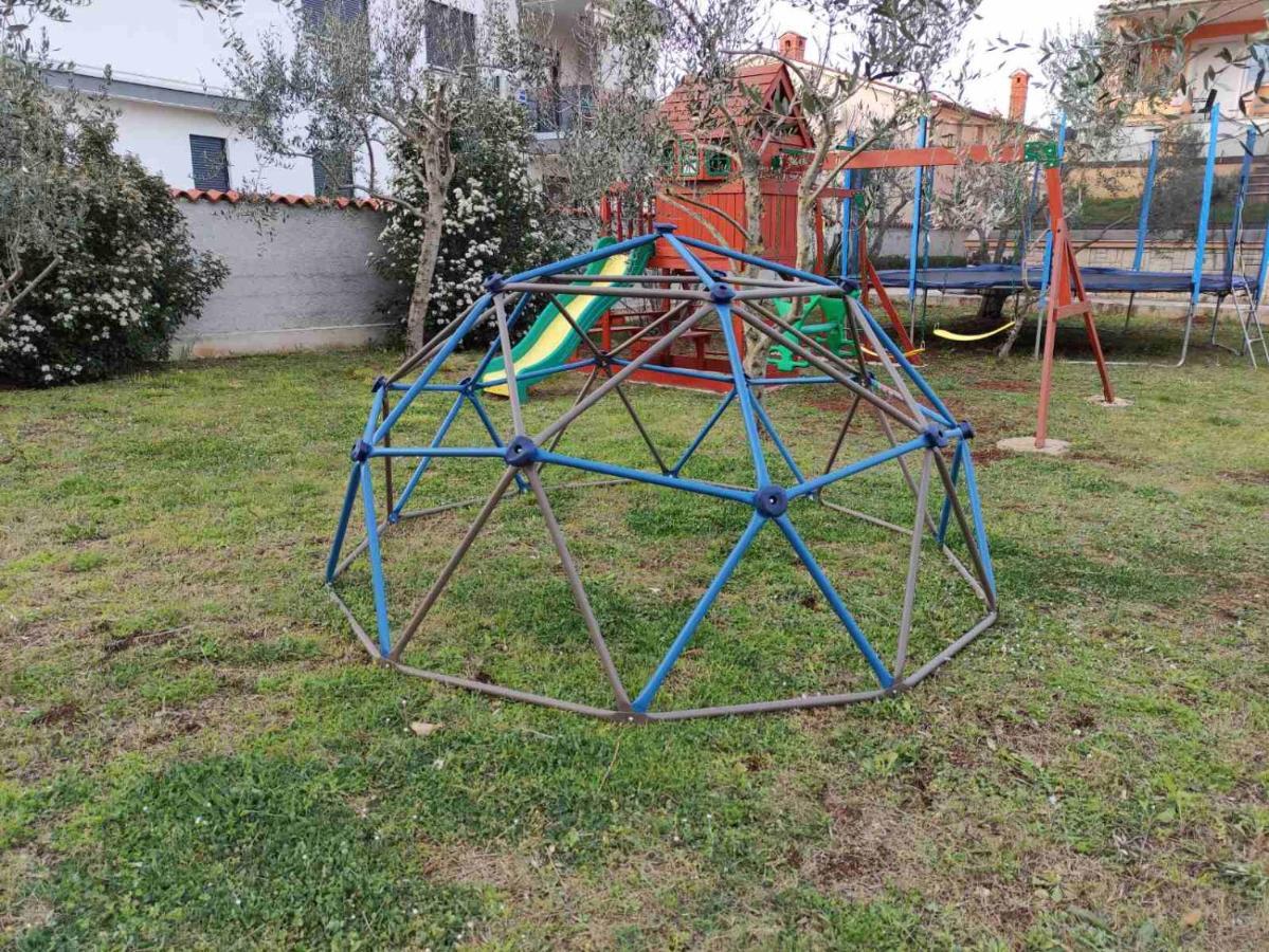 Apartmani Viktorija Fažana エクステリア 写真