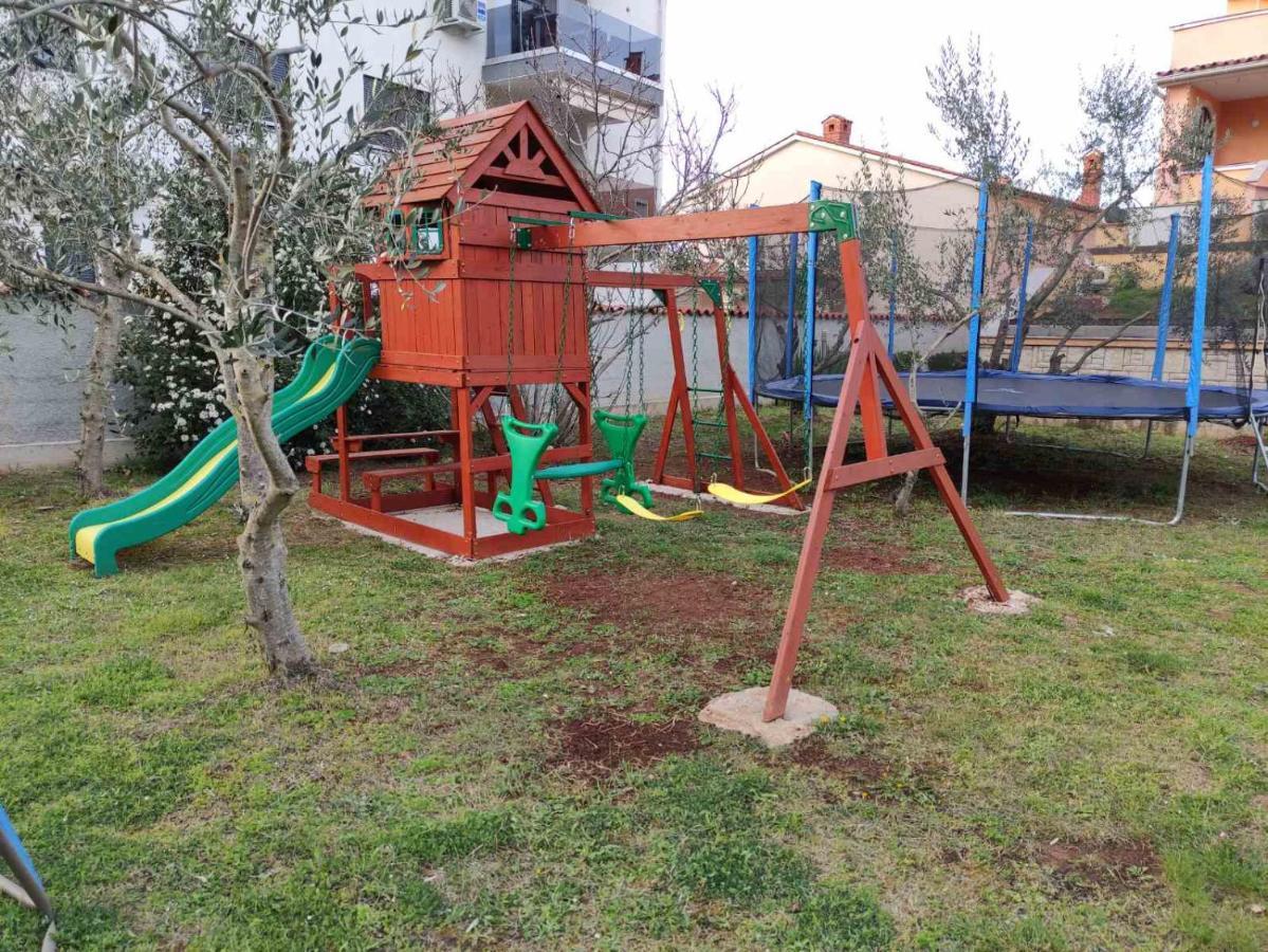 Apartmani Viktorija Fažana エクステリア 写真