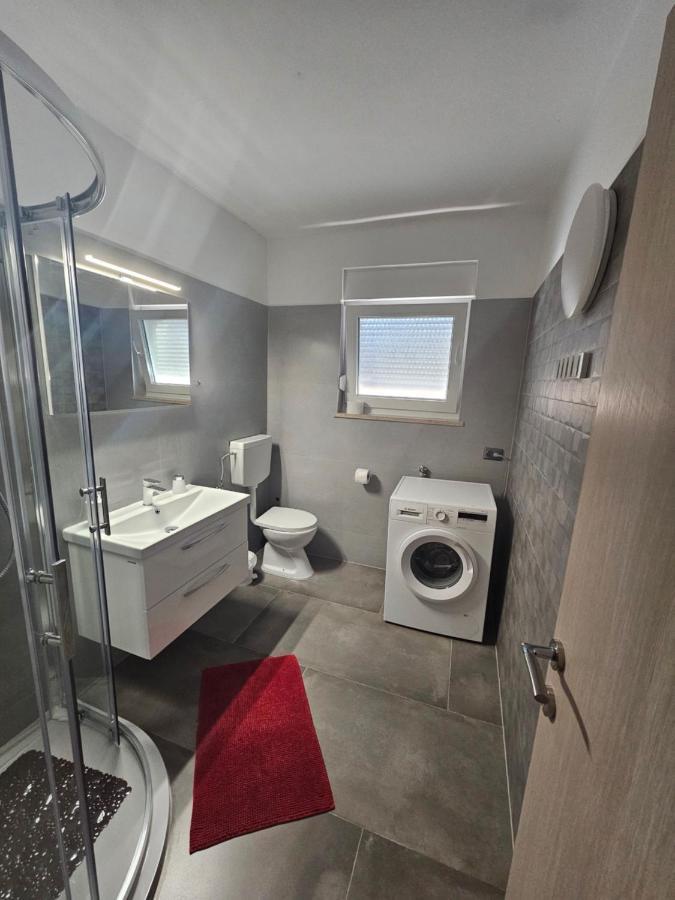 Apartmani Viktorija Fažana エクステリア 写真
