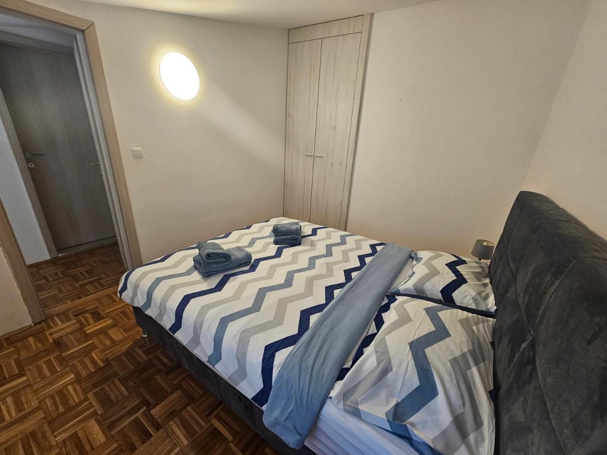 Apartmani Viktorija Fažana エクステリア 写真
