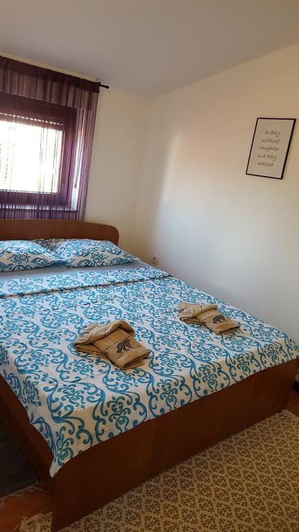 Apartmani Viktorija Fažana エクステリア 写真