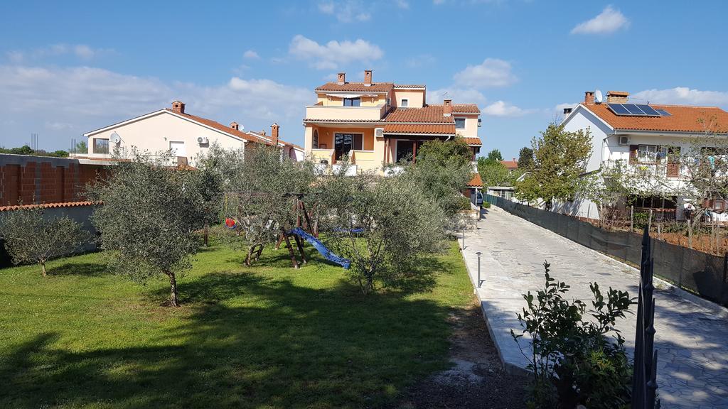 Apartmani Viktorija Fažana エクステリア 写真
