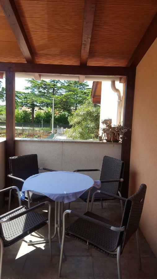 Apartmani Viktorija Fažana エクステリア 写真